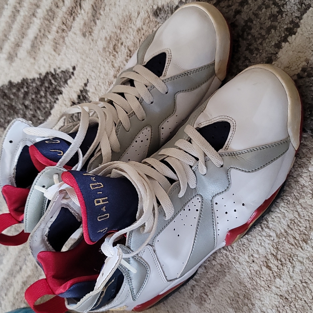 Jordan sneaks size 9